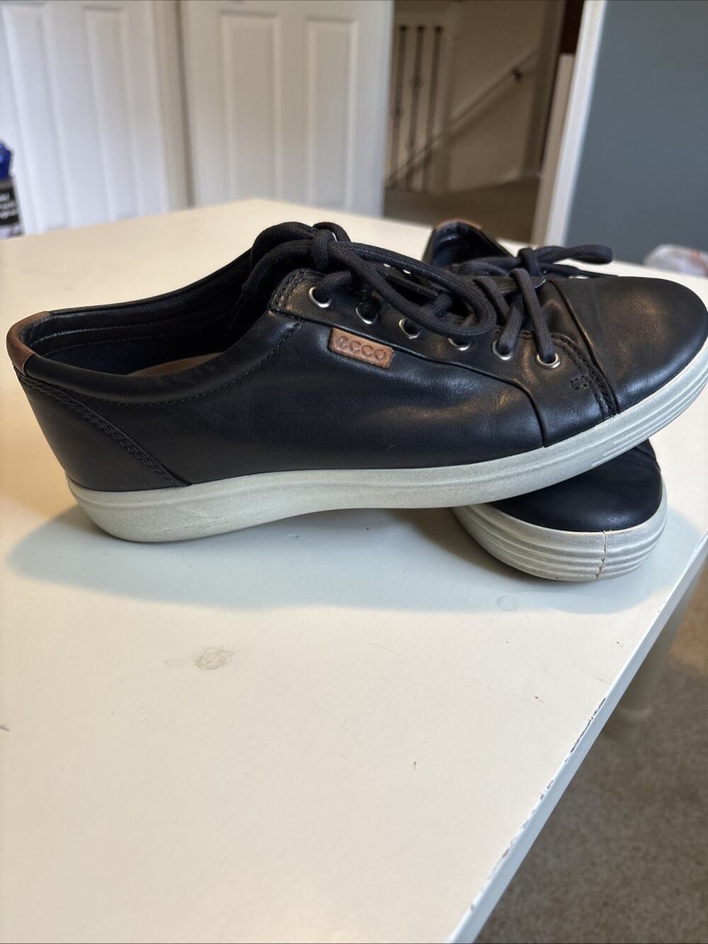 ECCO Shoes Size 41, Black Leather Soft Low Top Casual Walking Sneakers Comfort